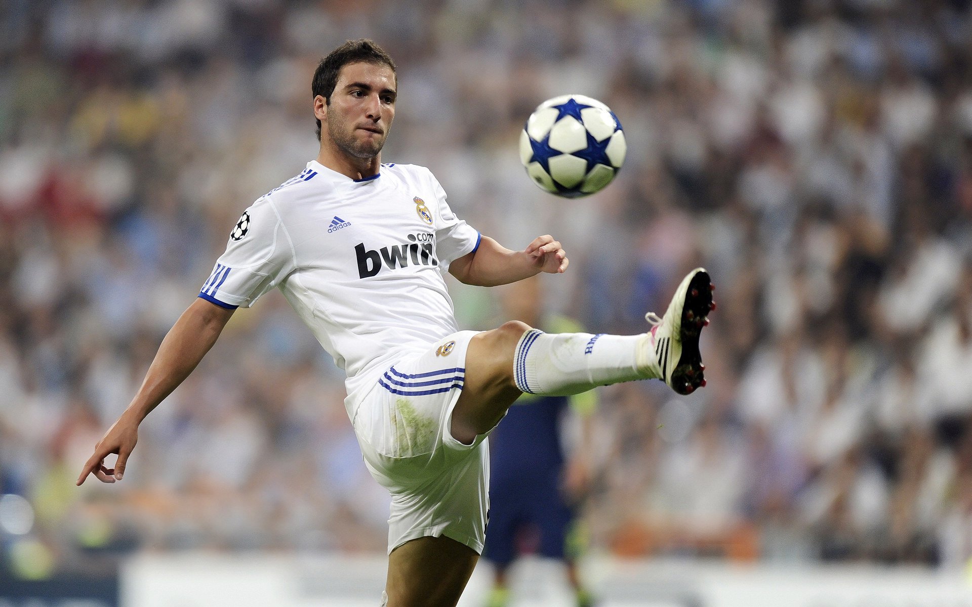 国王31分惨败威少却赢得尊重，37岁高龄，一数据创职业生涯新高，威少拿过几个得分王