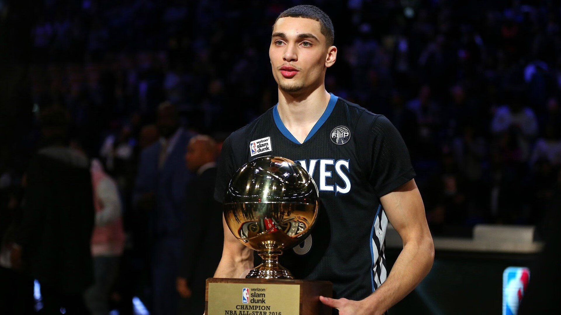 世界杯“老将不老” 37岁中卫场场首发表现稳健